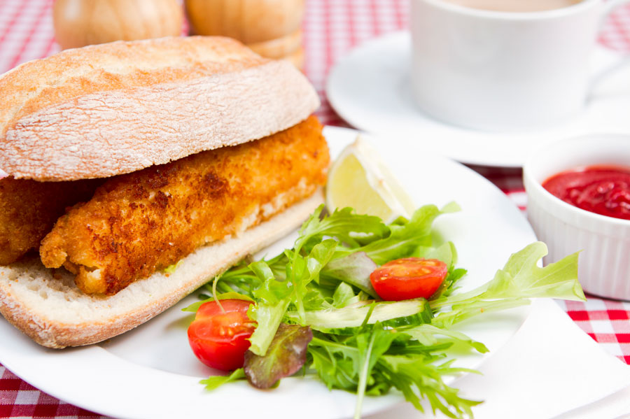 Fish finger sandwich with salad and sauce
